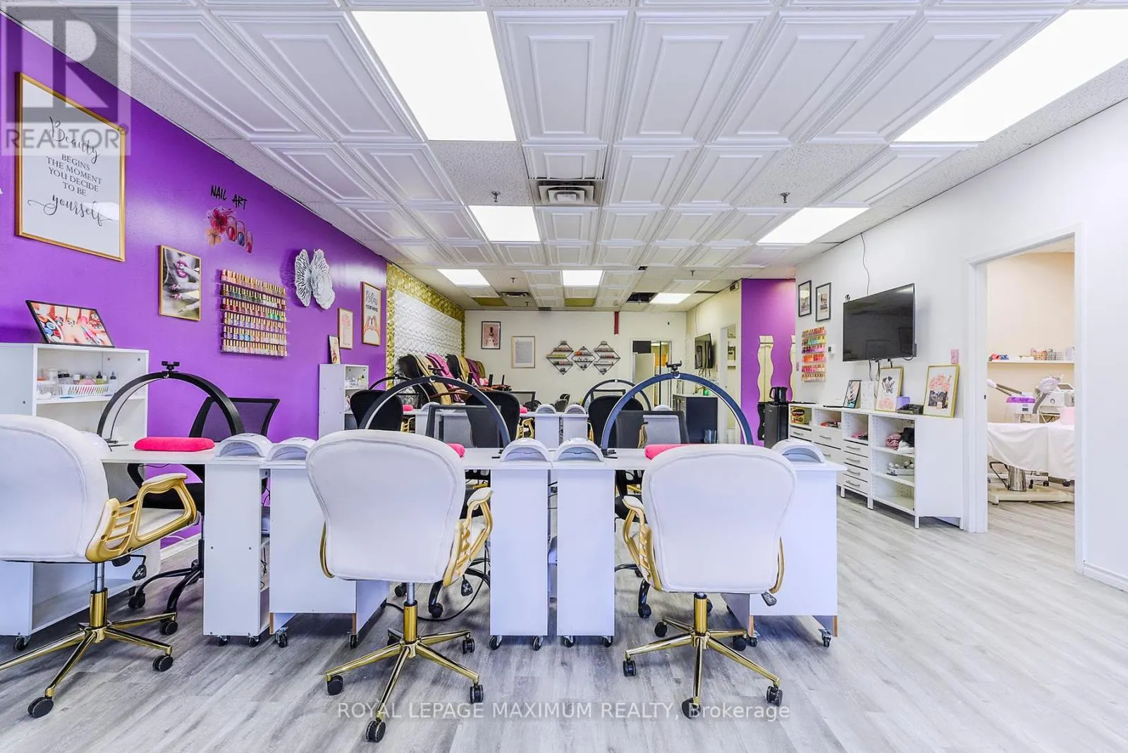 C10 - 4220 STEELES AVENUE W