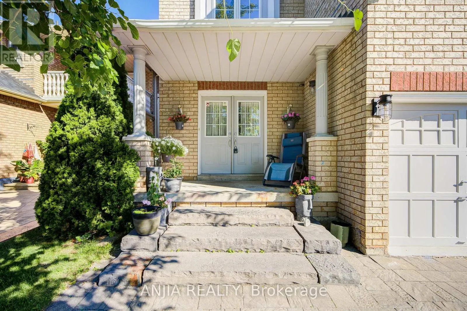 384 HIGHGLEN AVENUE