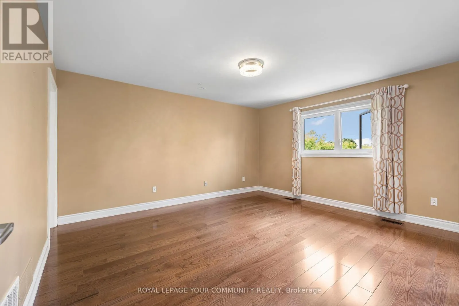 38 SPRUCE AVENUE S