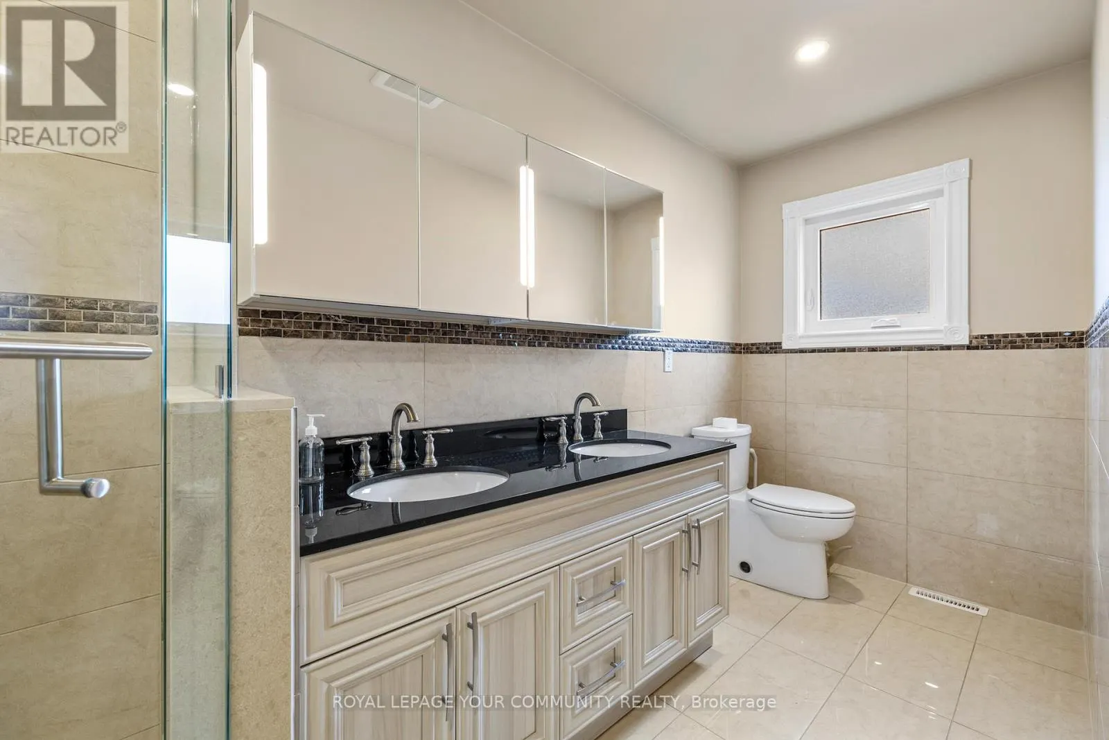 38 SPRUCE AVENUE S