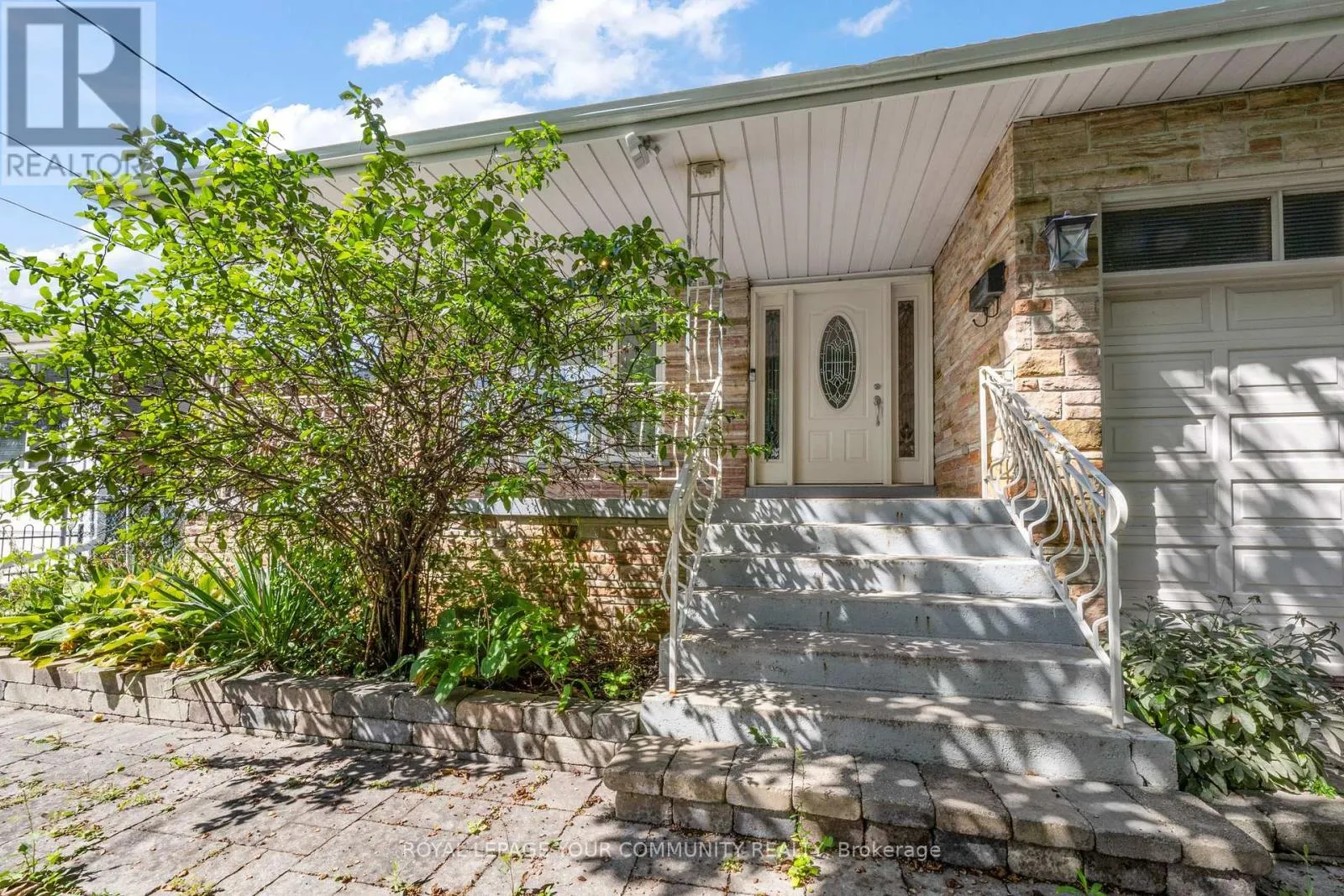 38 SPRUCE AVENUE S