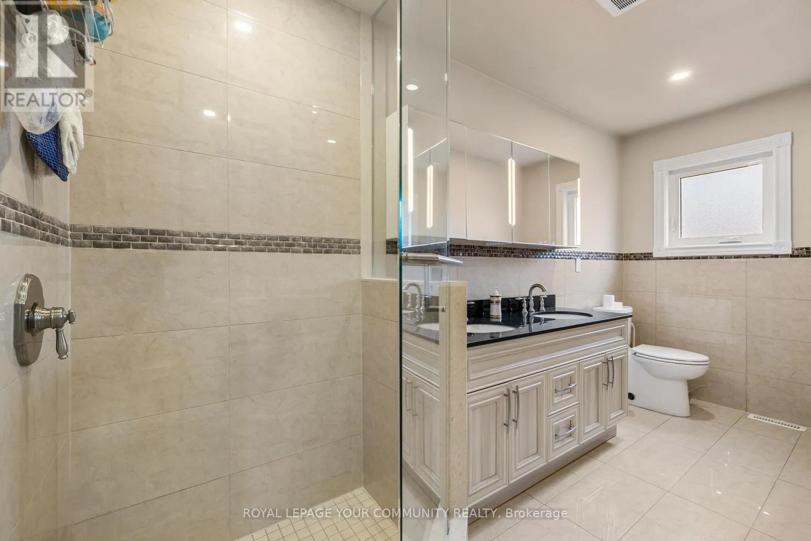 38 SPRUCE AVENUE S