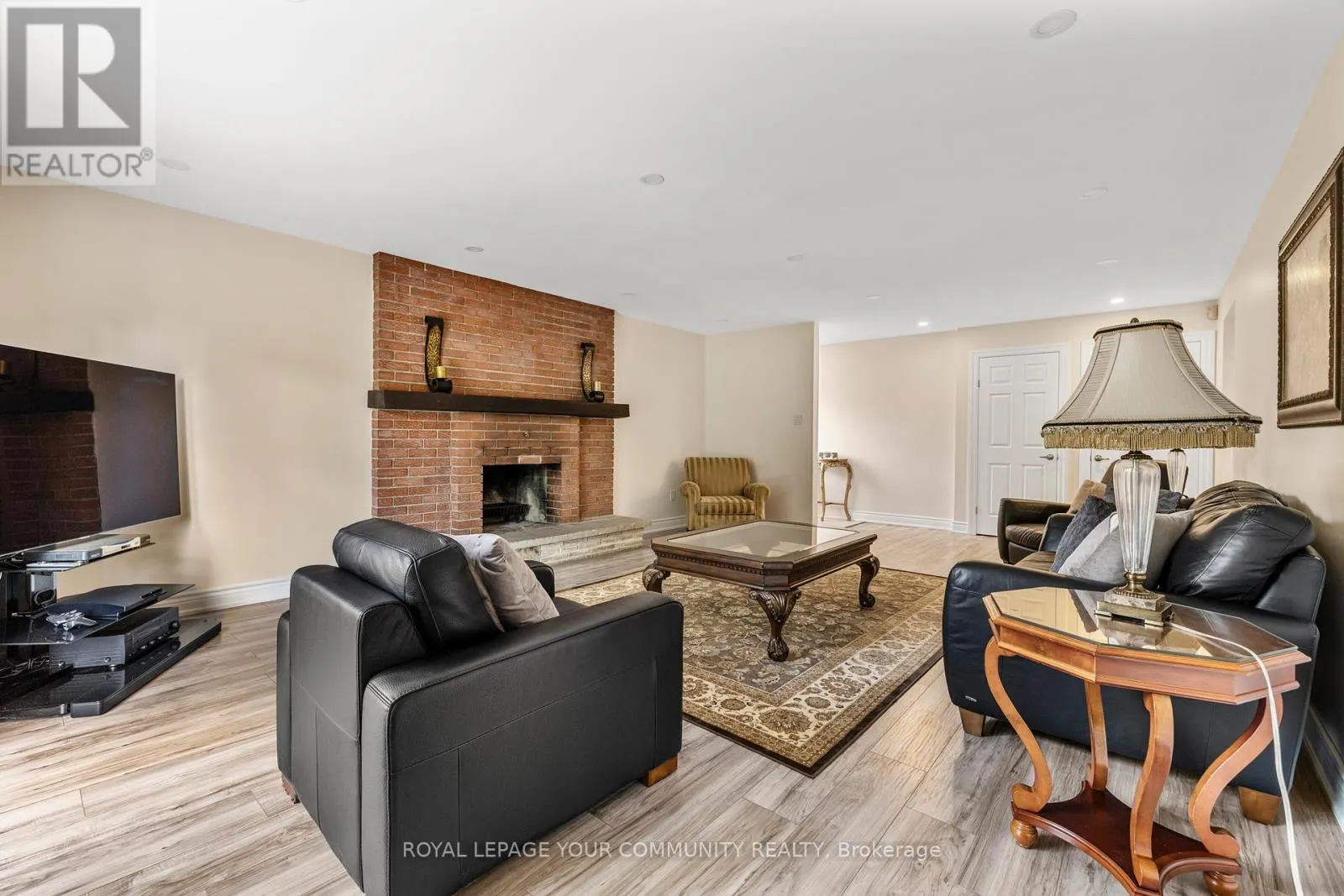 38 SPRUCE AVENUE S