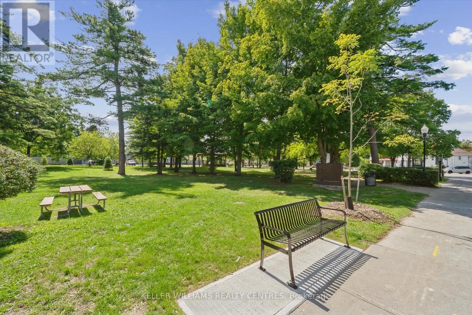 948 LAKE DRIVE E