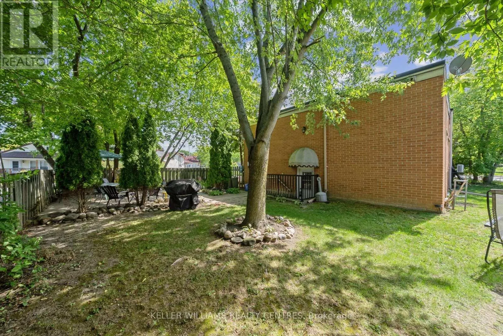 948 LAKE DRIVE E