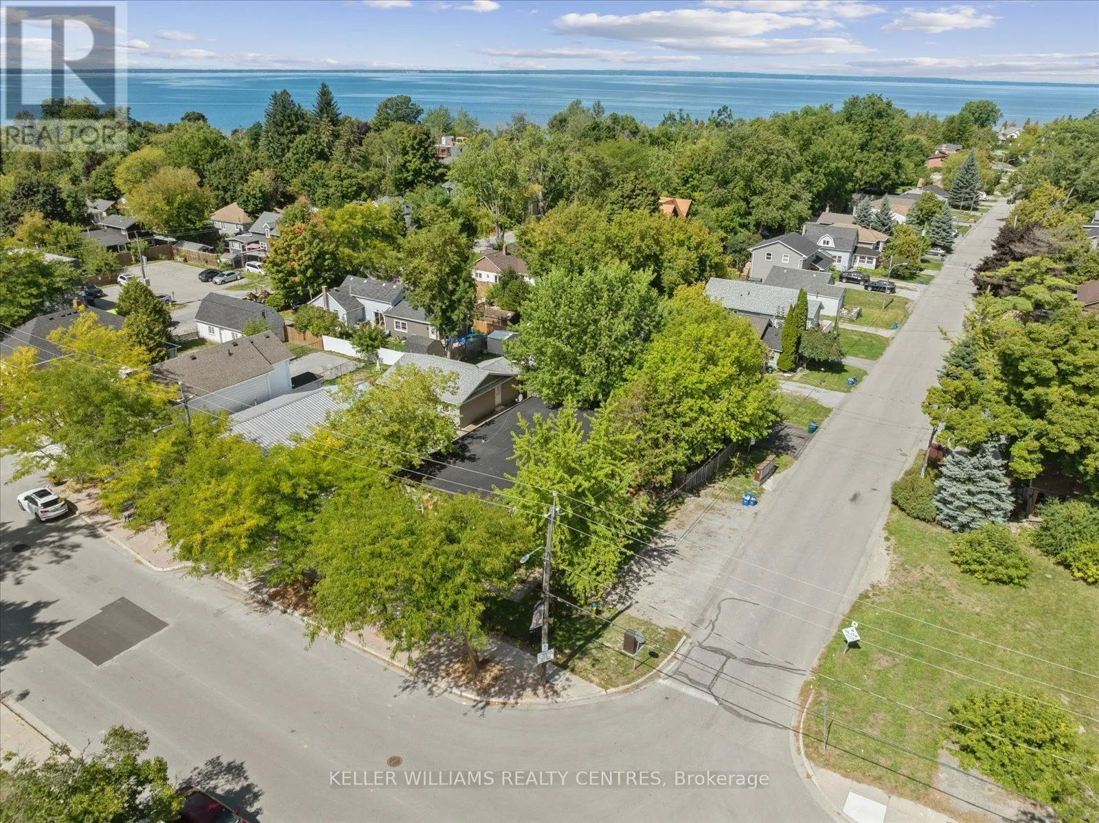 948 LAKE DRIVE E