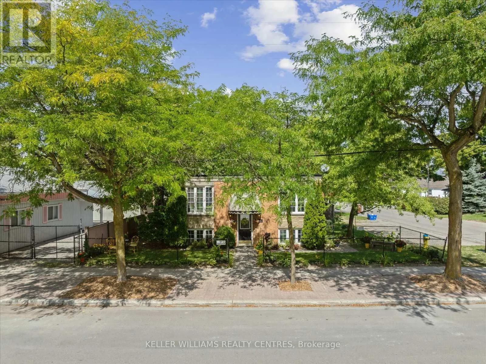 948 LAKE DRIVE E