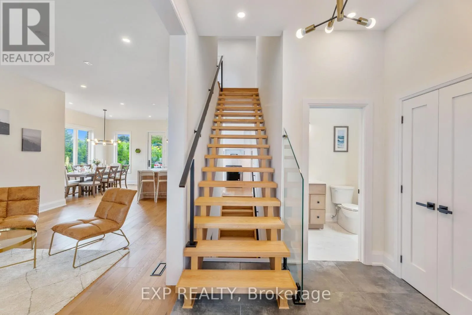 271 MAIN STREET N