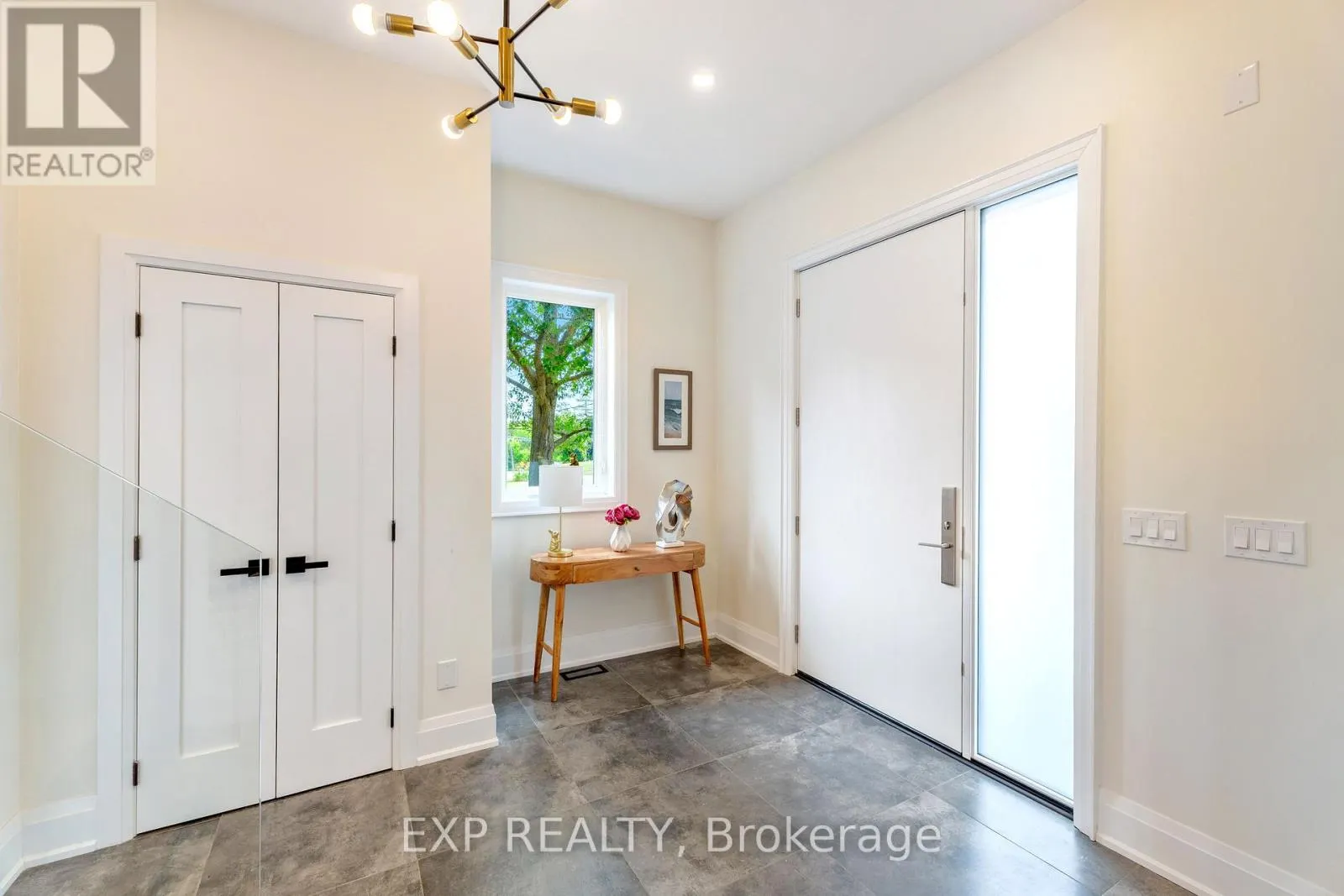 271 MAIN STREET N