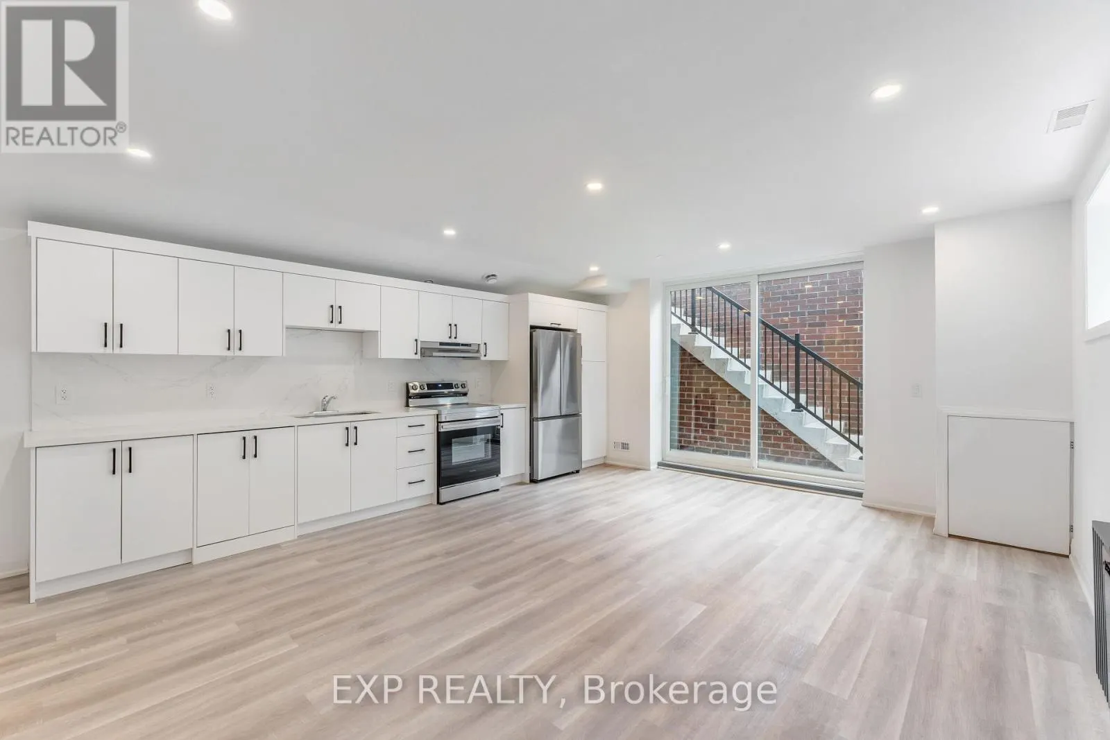 271 MAIN STREET N