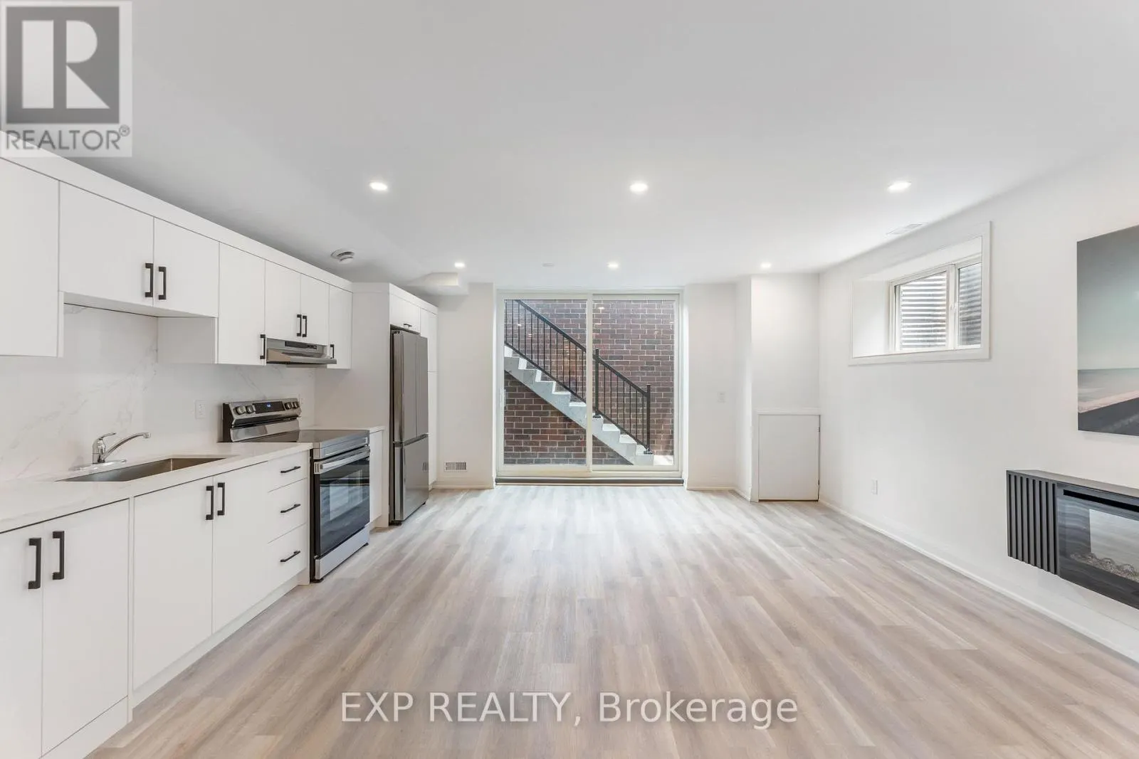 271 MAIN STREET N