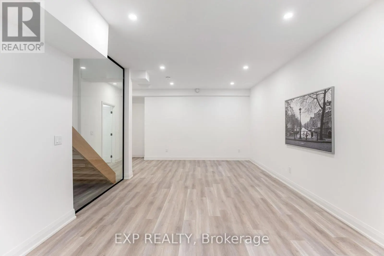 271 MAIN STREET N