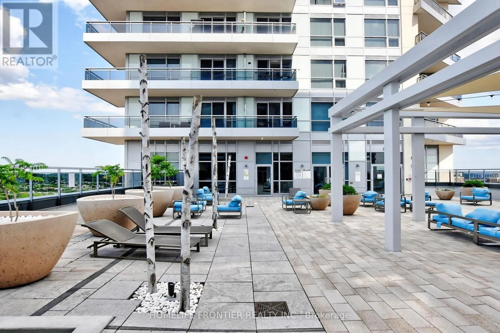 807 - 9201 YONGE STREET