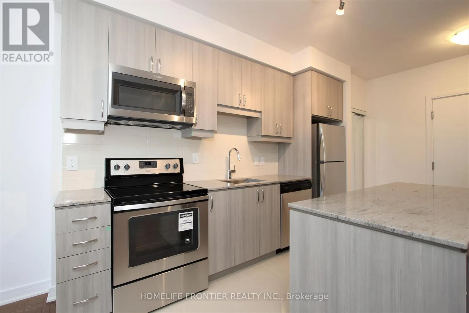 807 - 9201 YONGE STREET