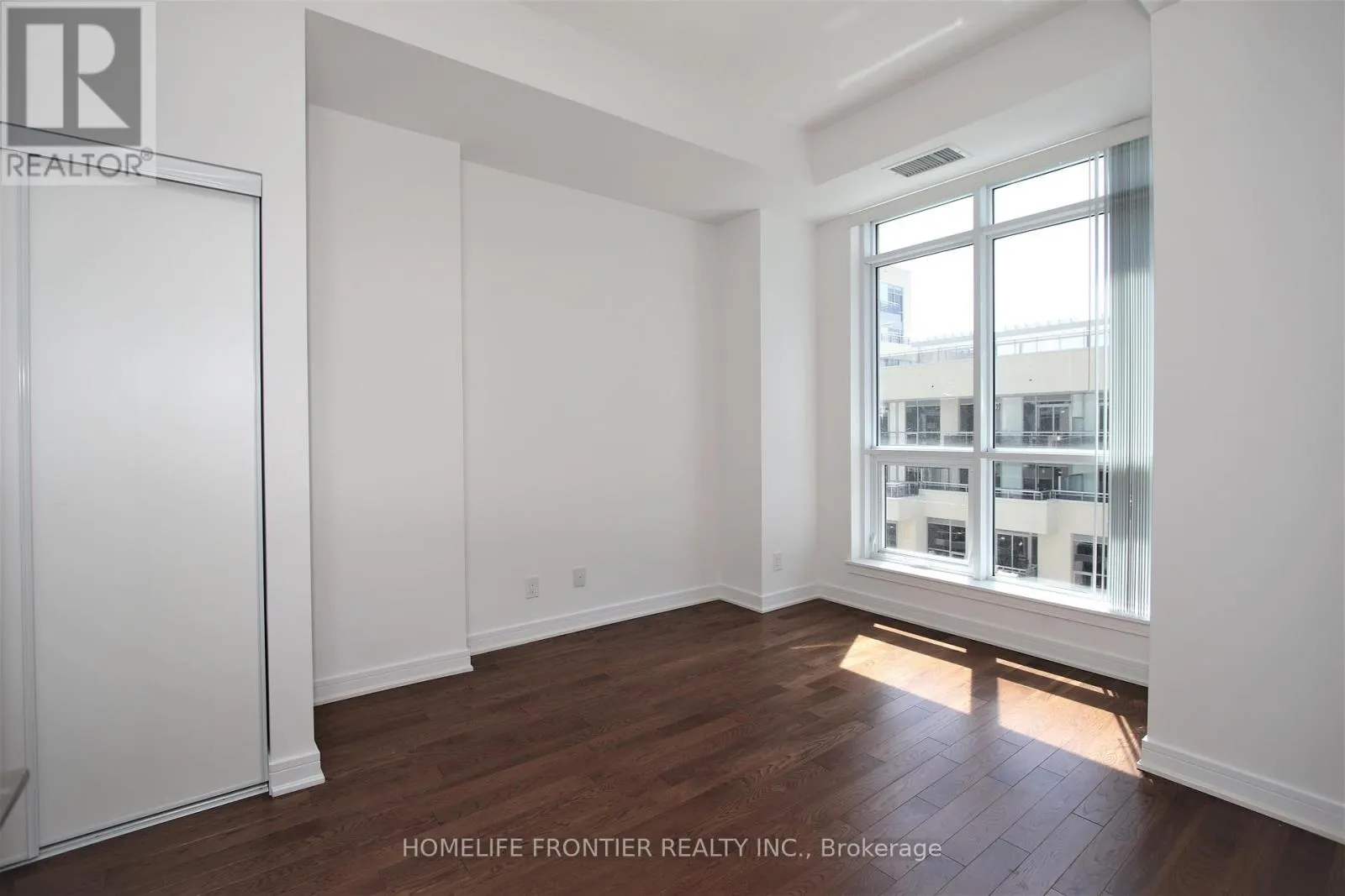 807 - 9201 YONGE STREET