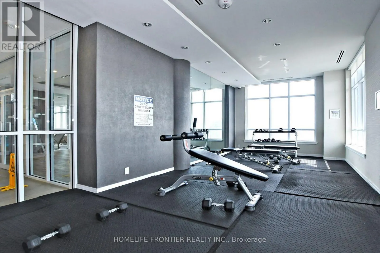807 - 9201 YONGE STREET