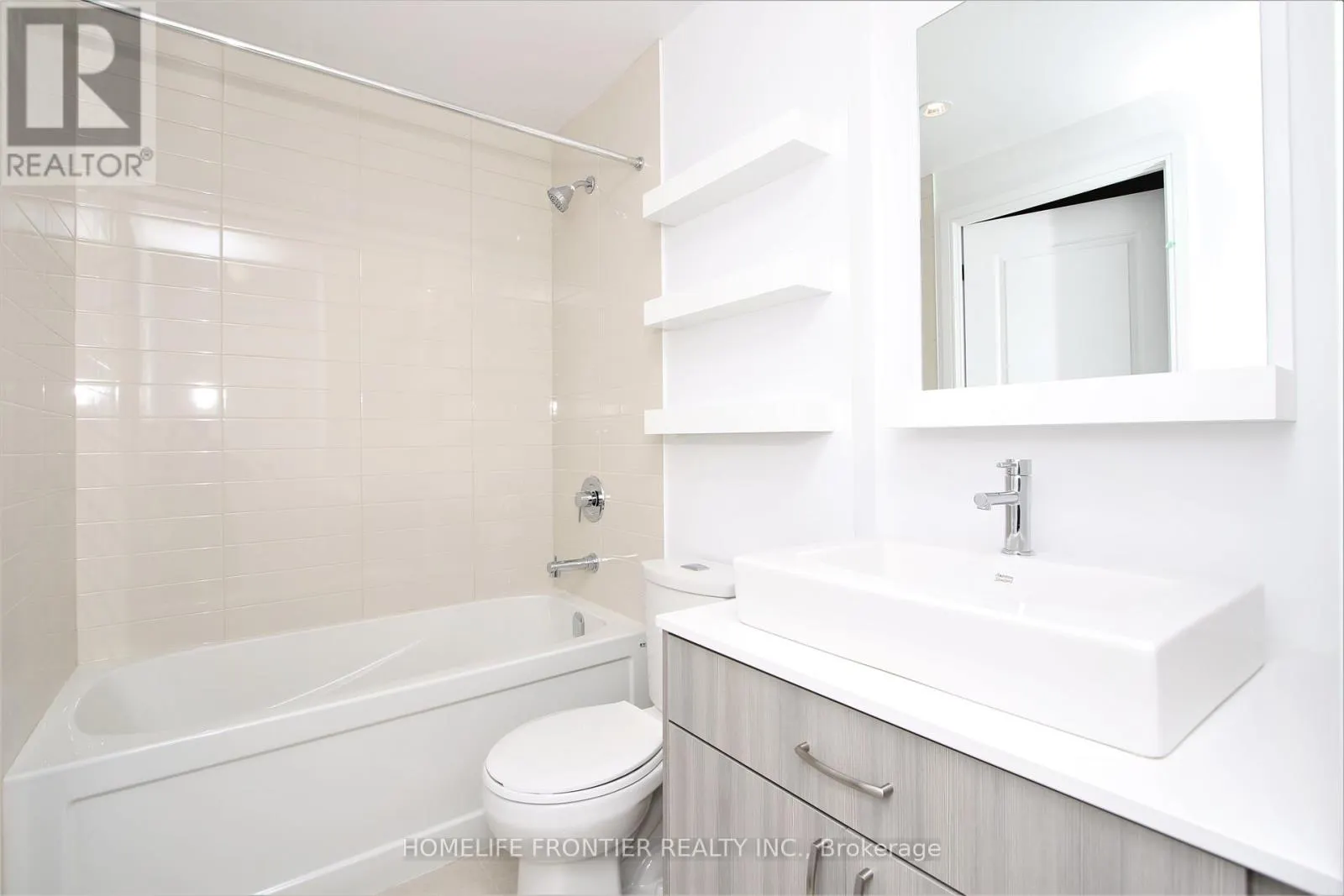 807 - 9201 YONGE STREET