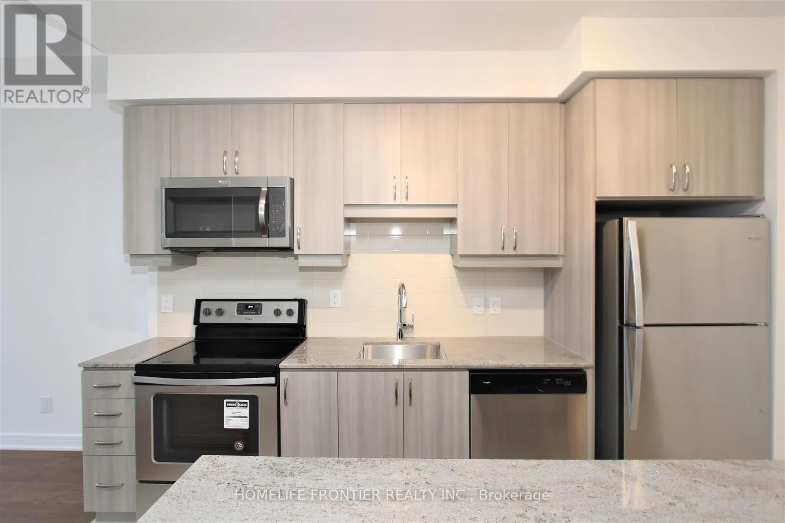 807 - 9201 YONGE STREET