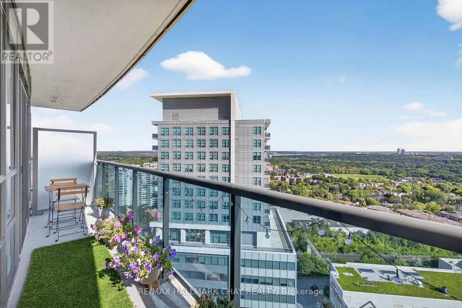 2105 - 7171 YONGE STREET
