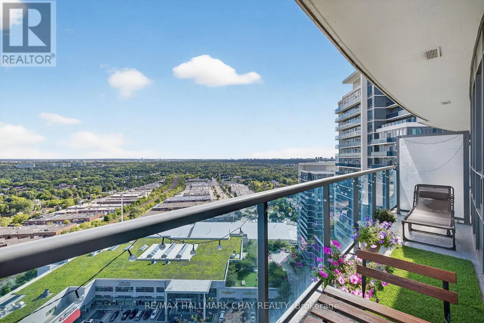 2105 - 7171 YONGE STREET