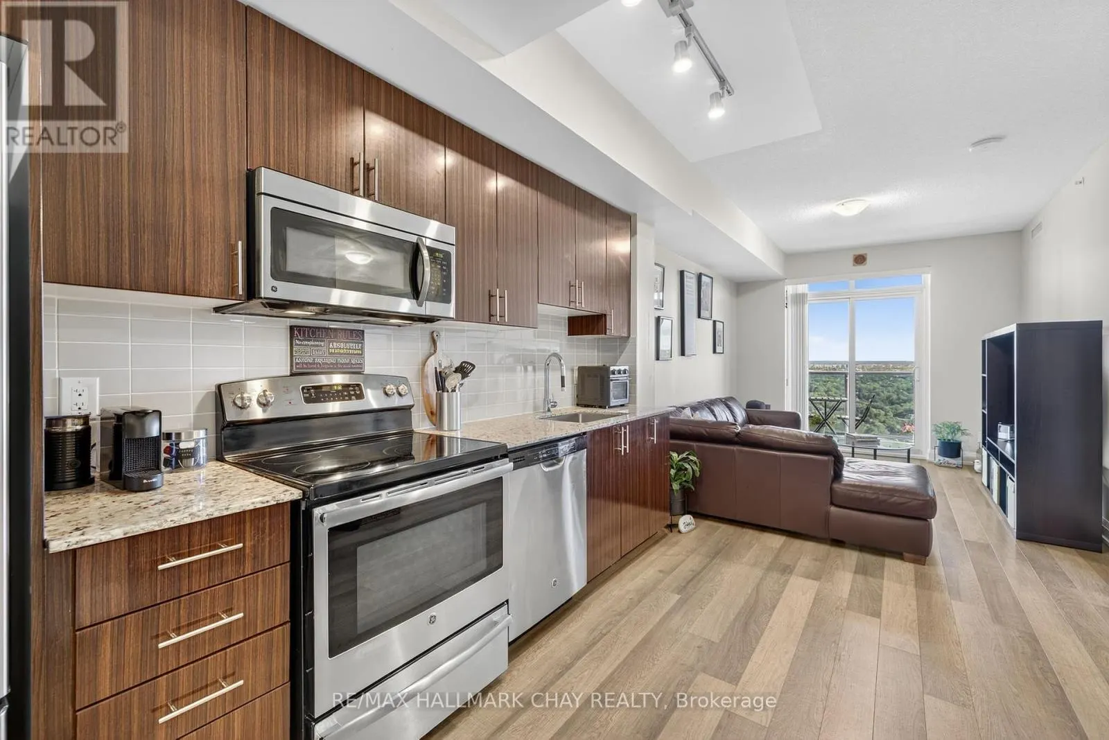 2105 - 7171 YONGE STREET