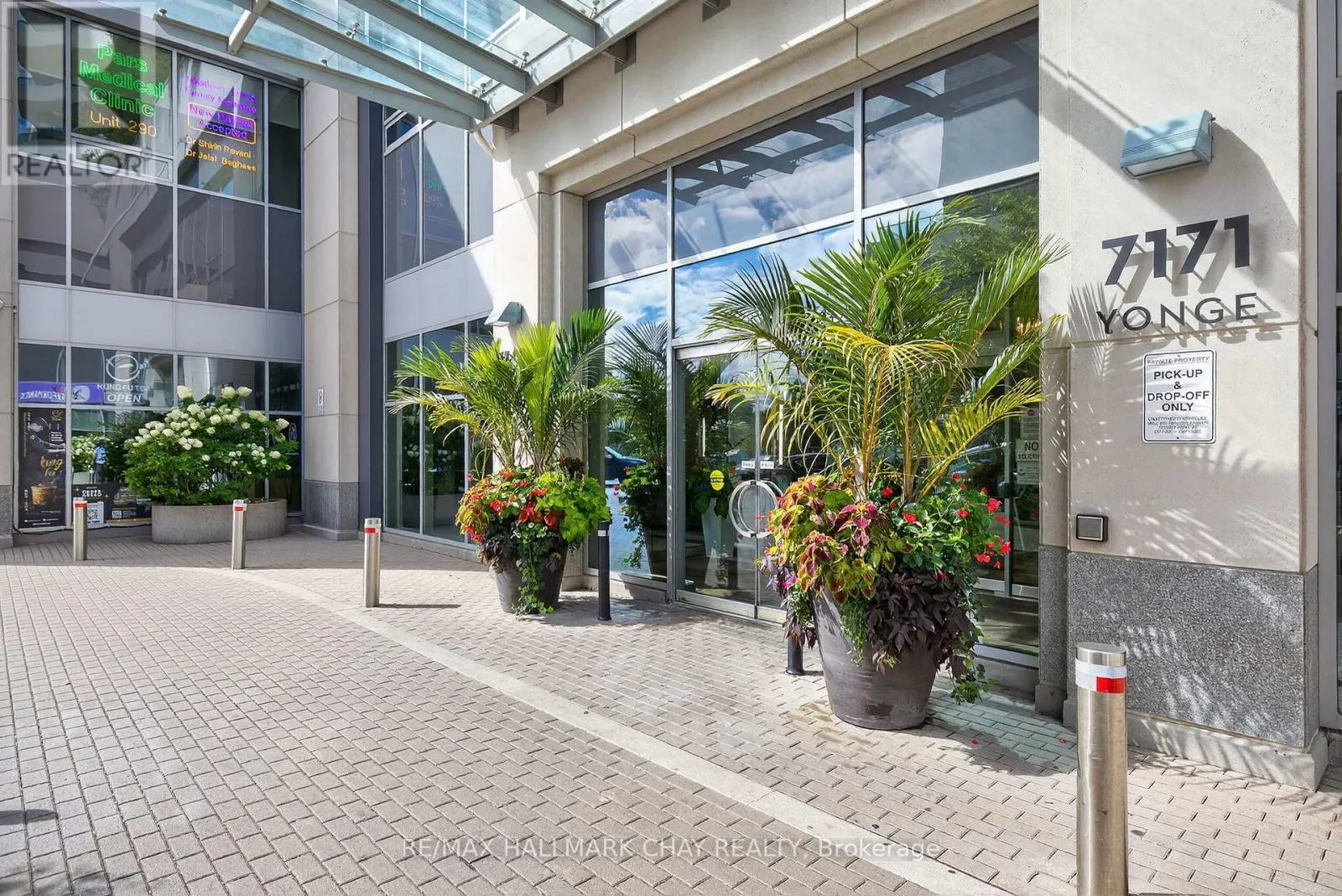 2105 - 7171 YONGE STREET