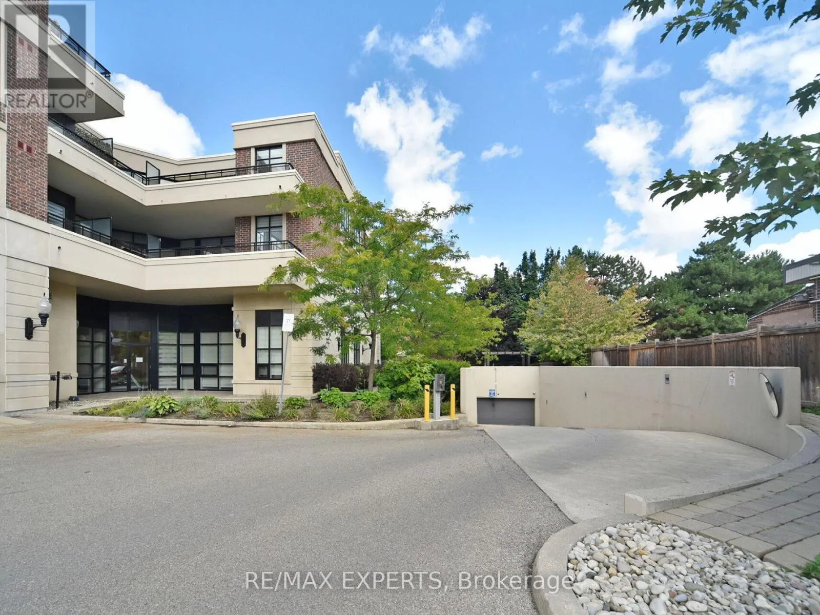 207 - 2396 MAJOR MACKENZIE DRIVE