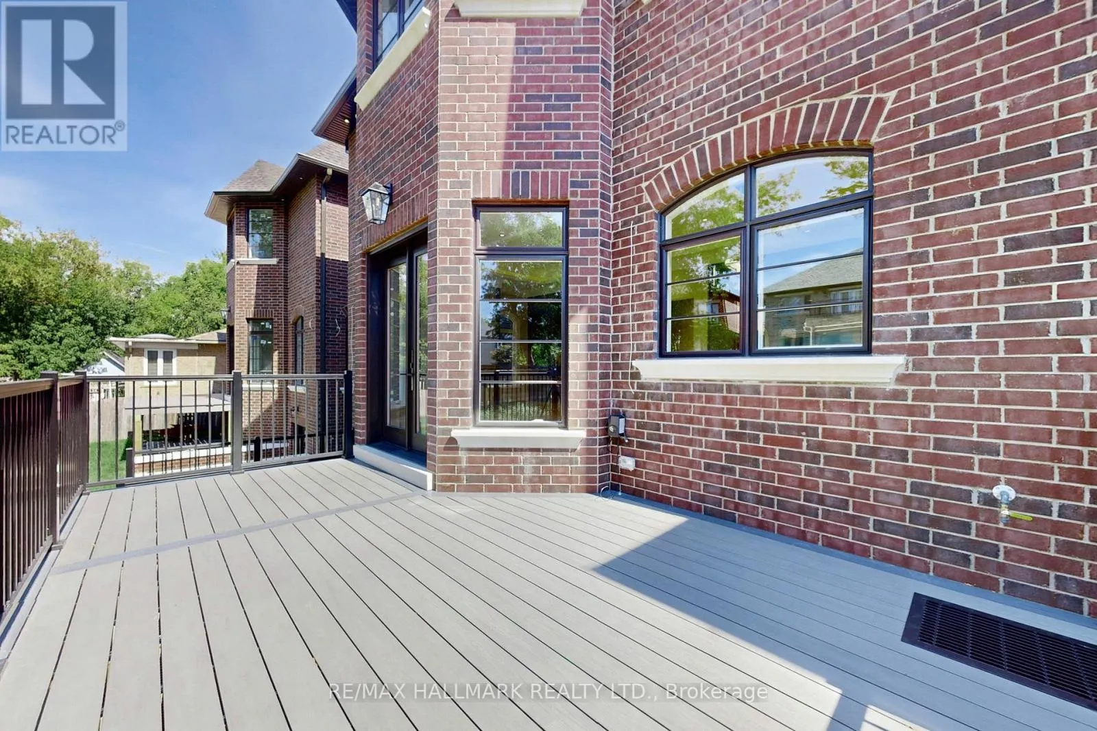 150 OLDE BAYVIEW AVENUE