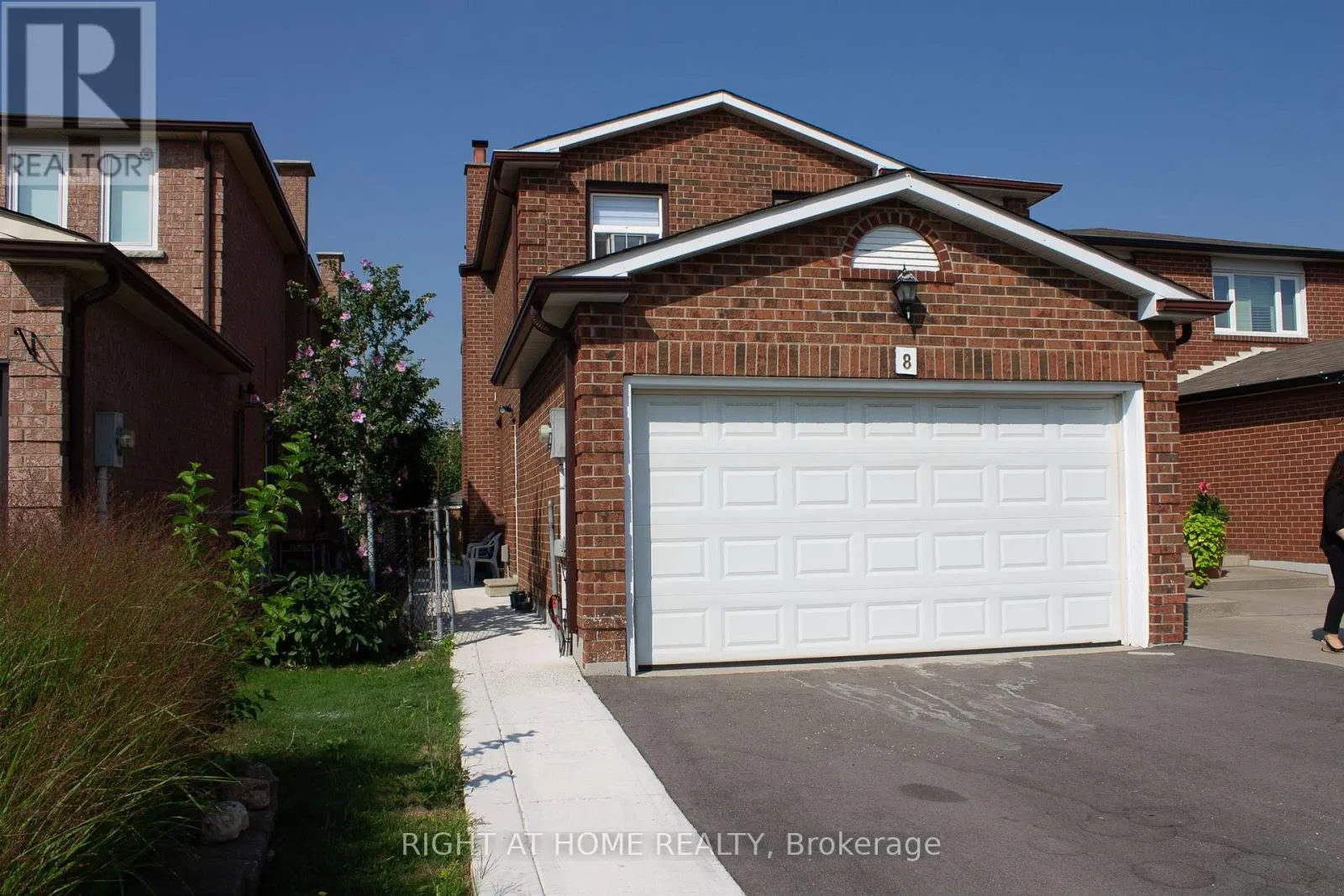 8 TERRA ROAD W