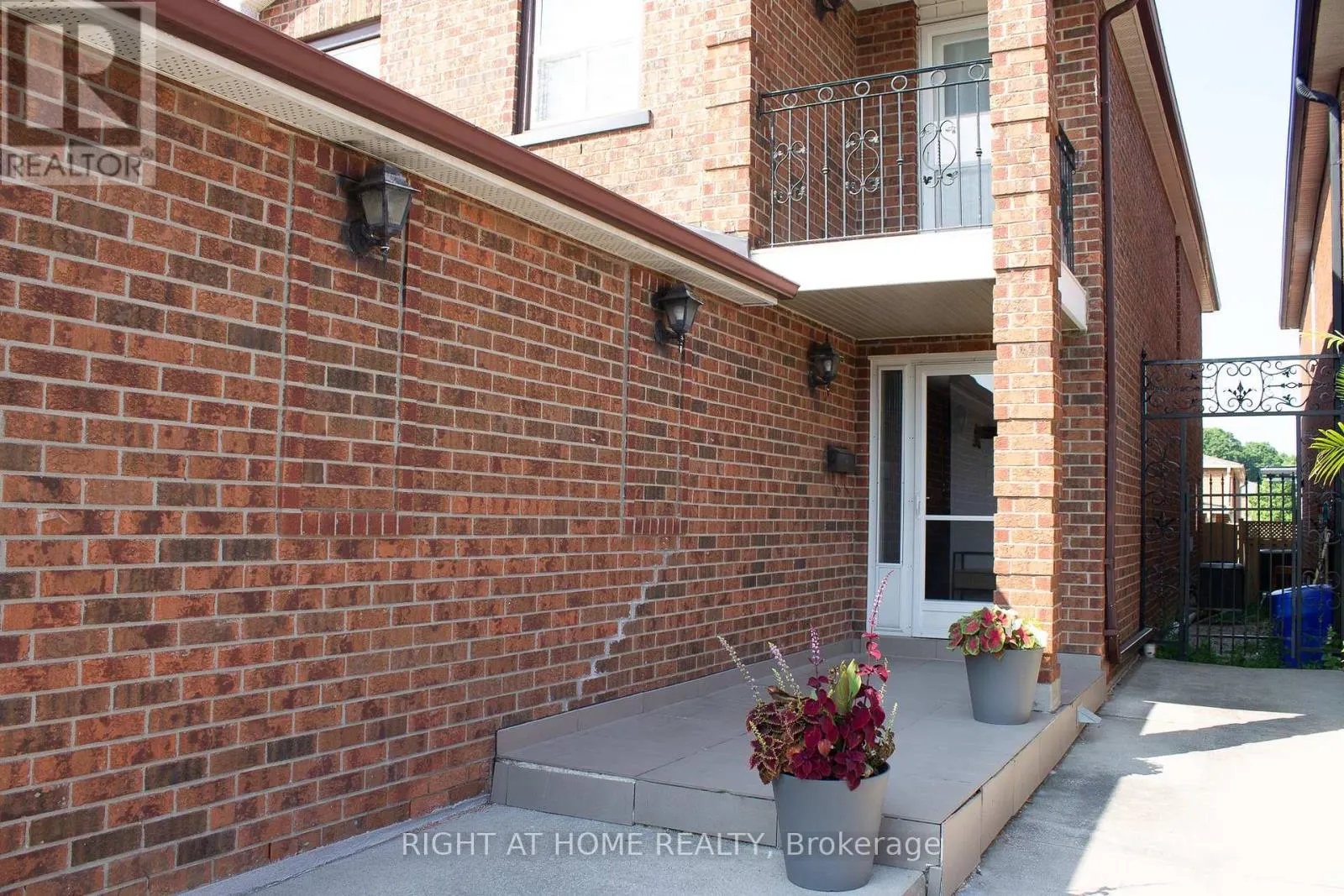 8 TERRA ROAD W