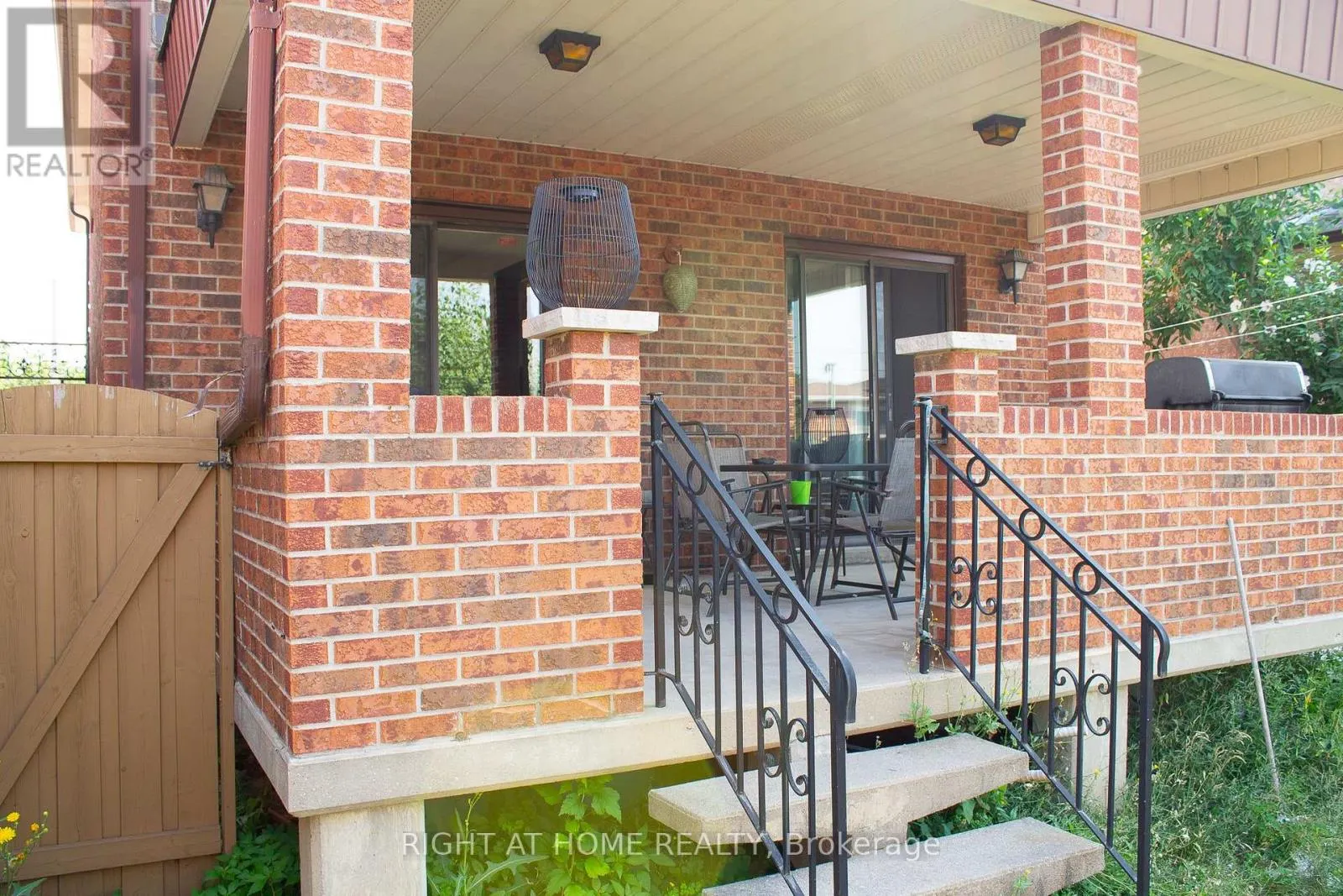 8 TERRA ROAD W