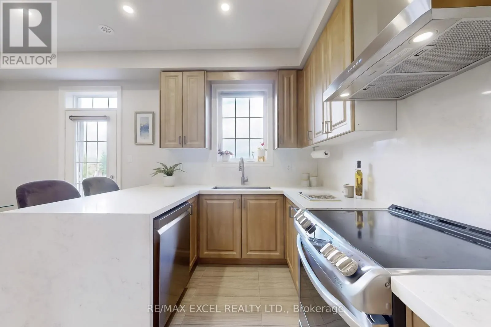 30 ROY GROVE WAY