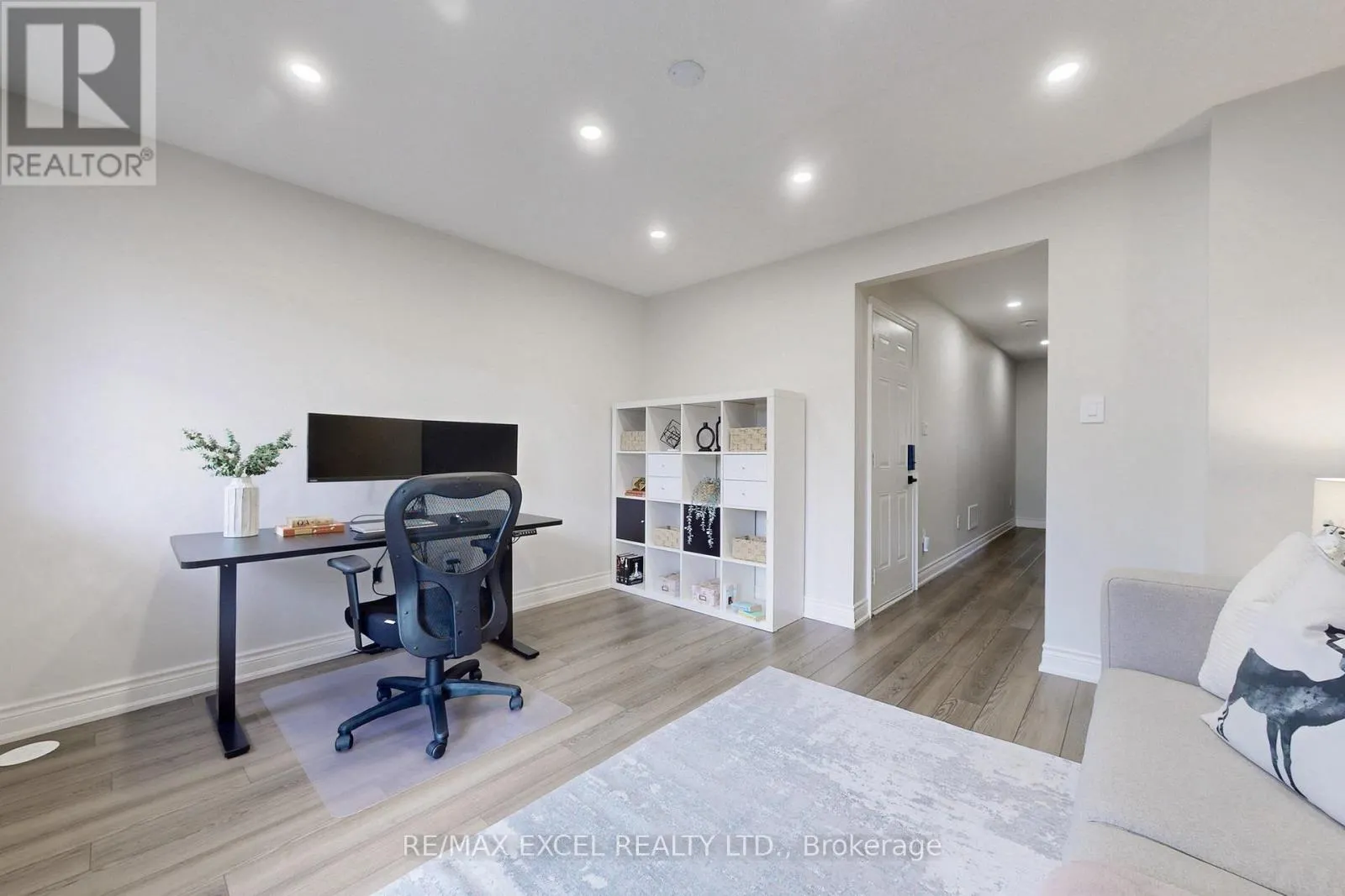 30 ROY GROVE WAY