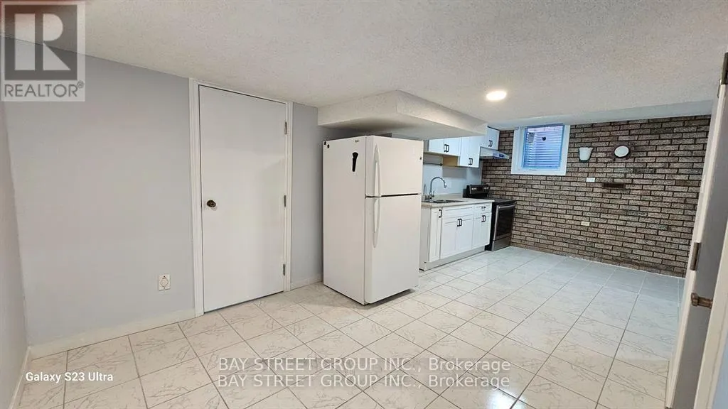 BASEMEN - 627 ABERDEEN AVENUE N