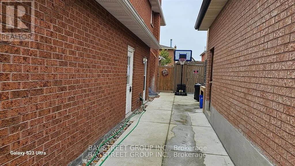 BASEMEN - 627 ABERDEEN AVENUE N