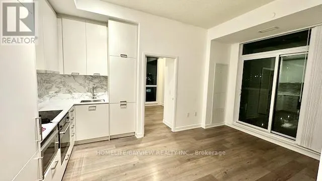 #512 - 38 HONEYCRISP CRESCENT N