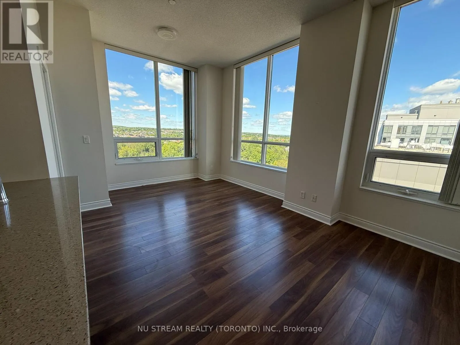 11211 YONGE STREET