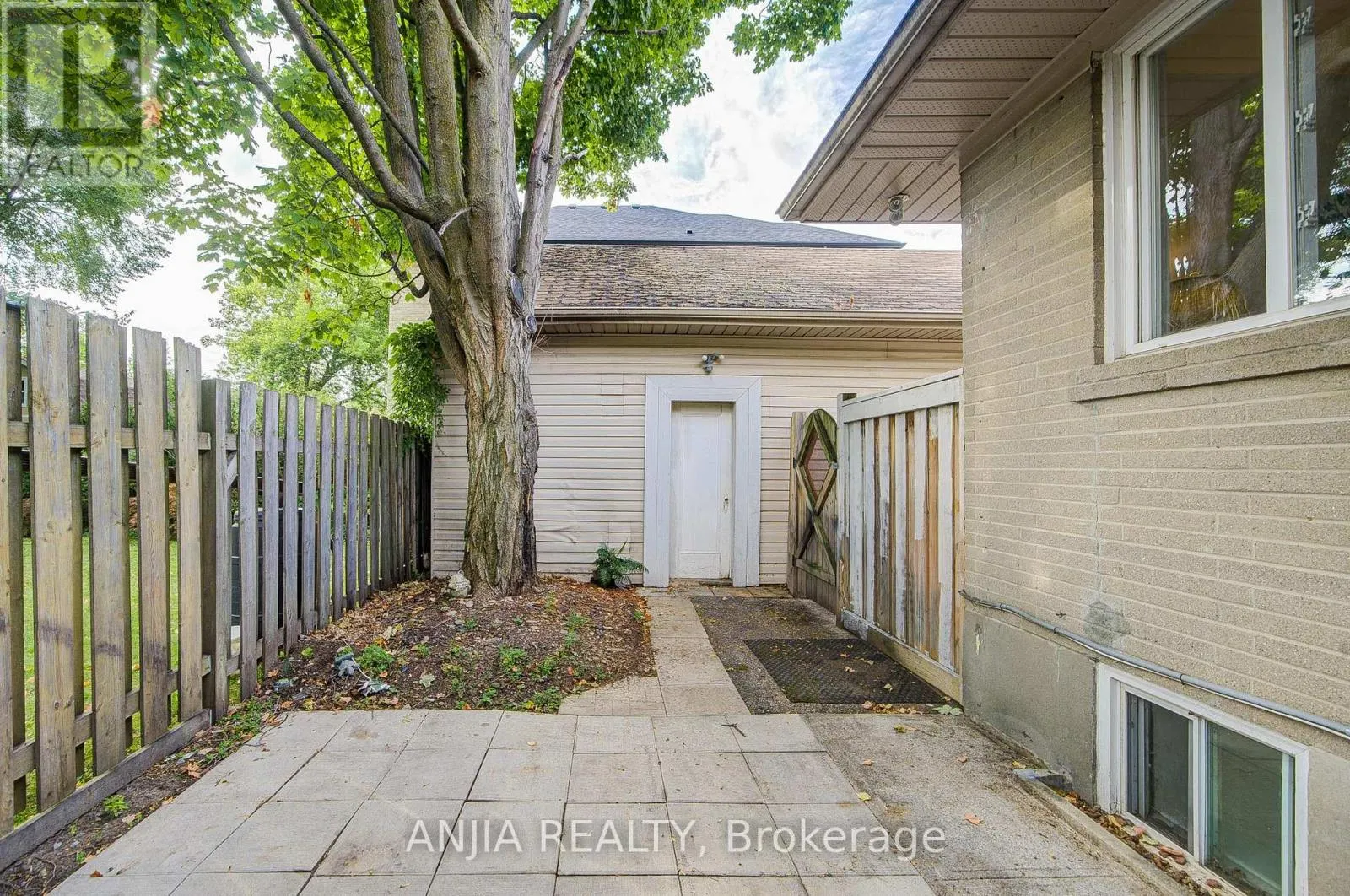 5 BEAVERTON ROAD S