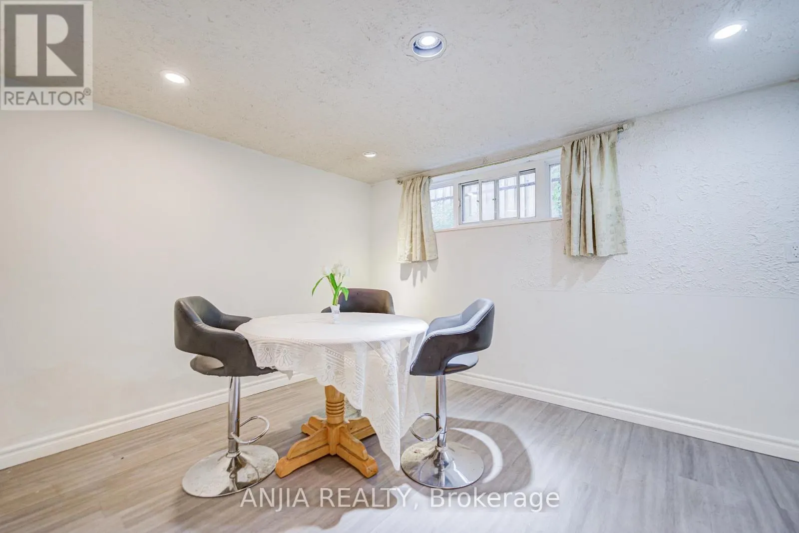 5 BEAVERTON ROAD S