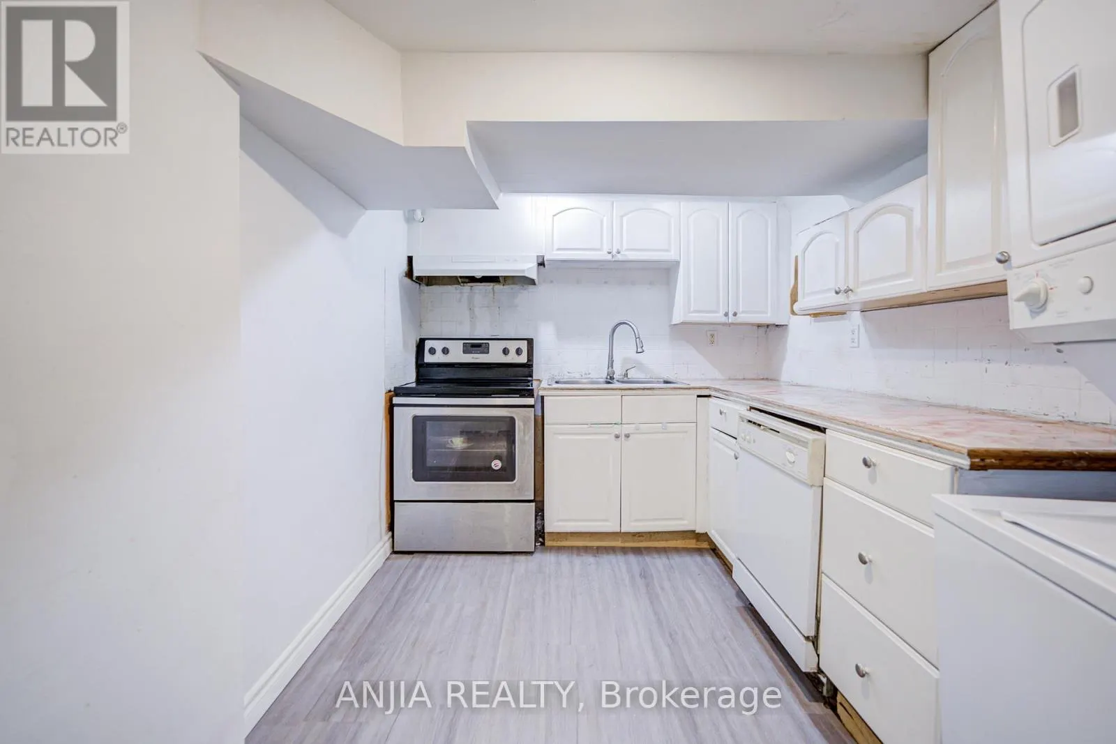 5 BEAVERTON ROAD S