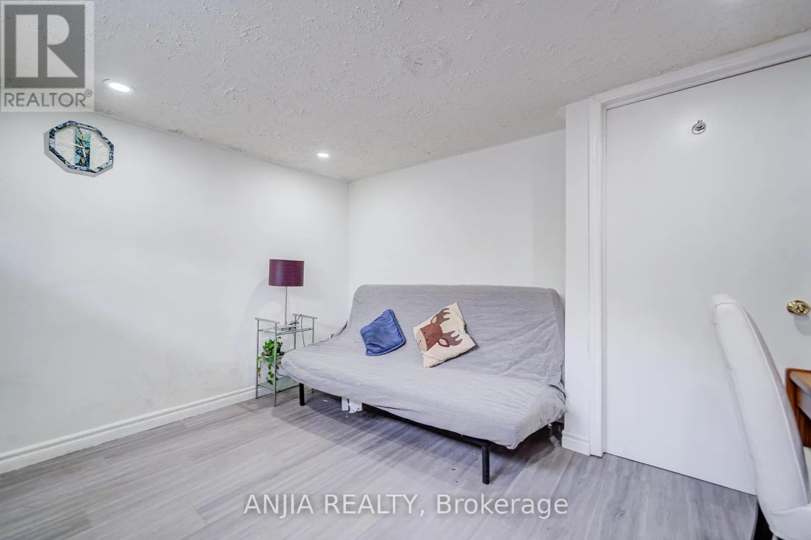 5 BEAVERTON ROAD S