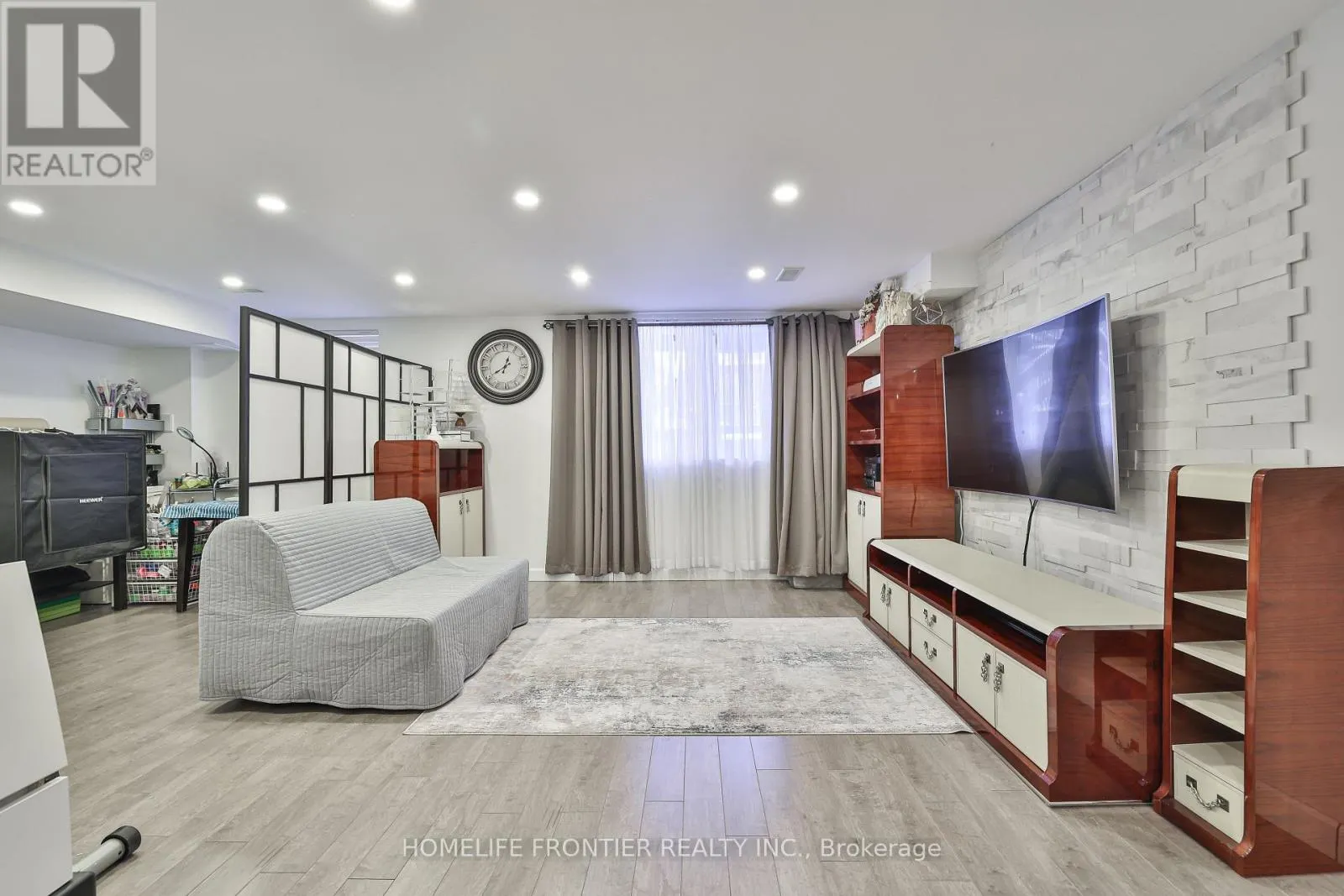 14 CHARMUSE LANE