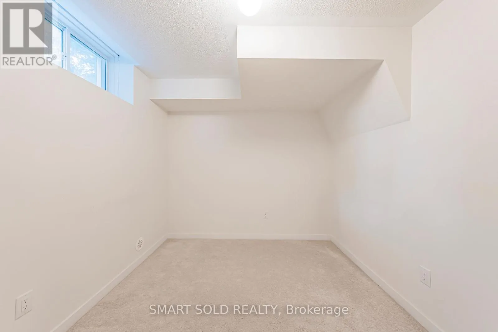 17 ARMILLO PLACE