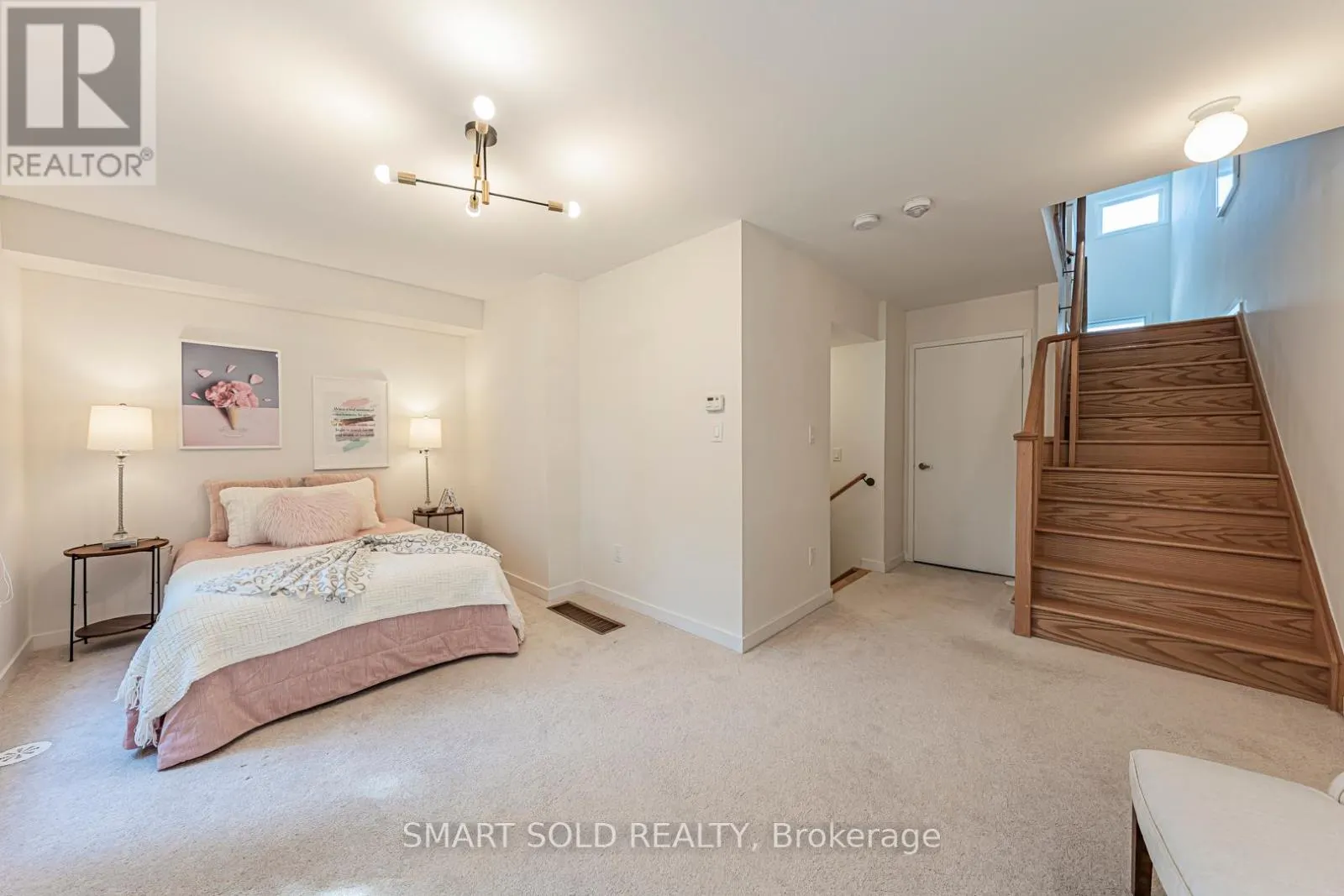17 ARMILLO PLACE