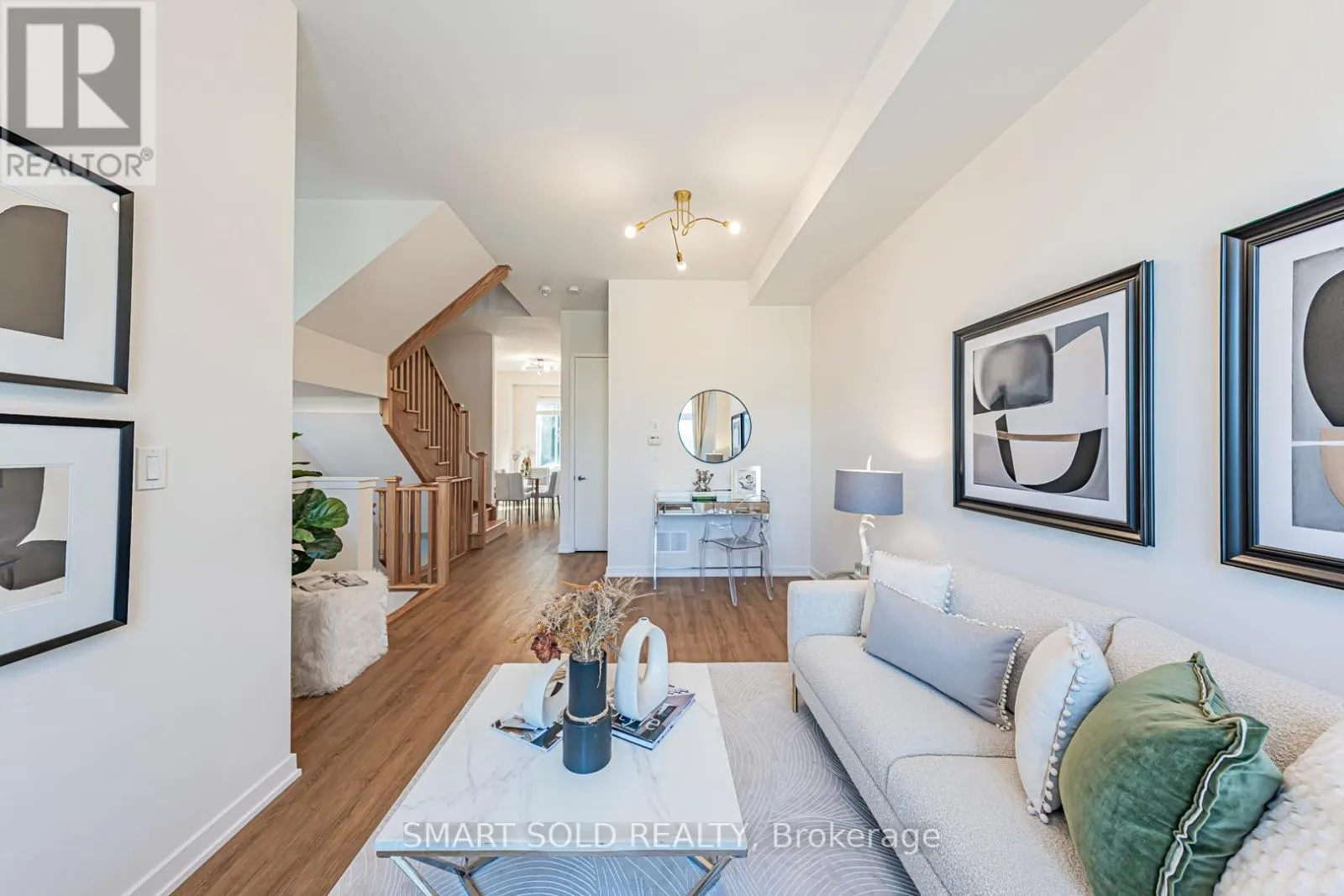 17 ARMILLO PLACE