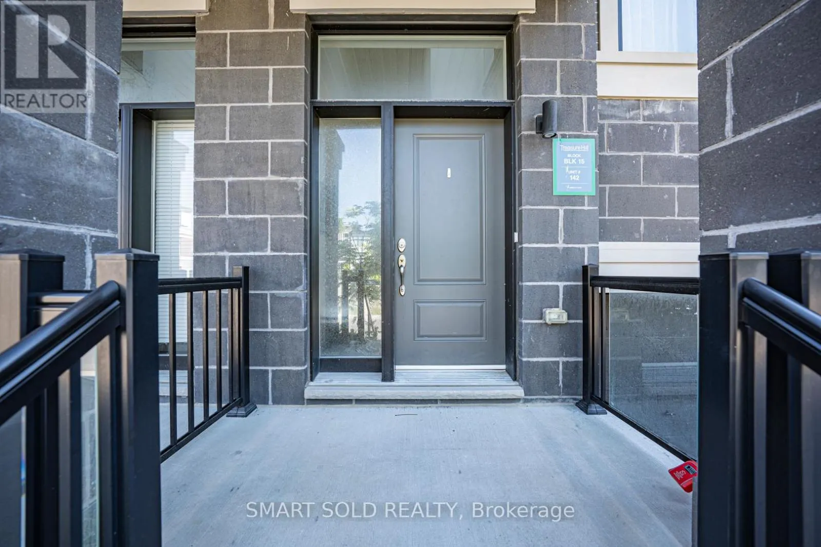 17 ARMILLO PLACE