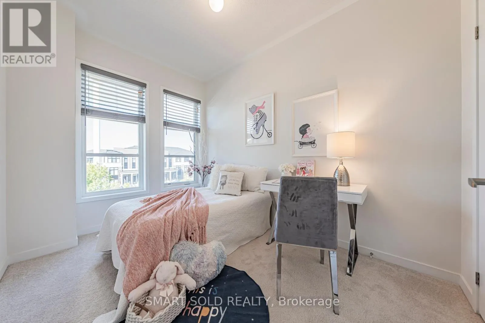 17 ARMILLO PLACE