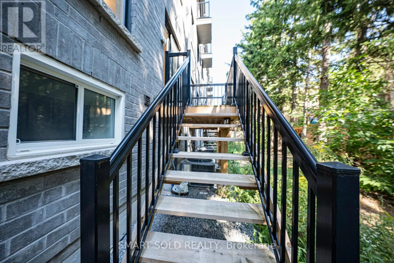 17 ARMILLO PLACE