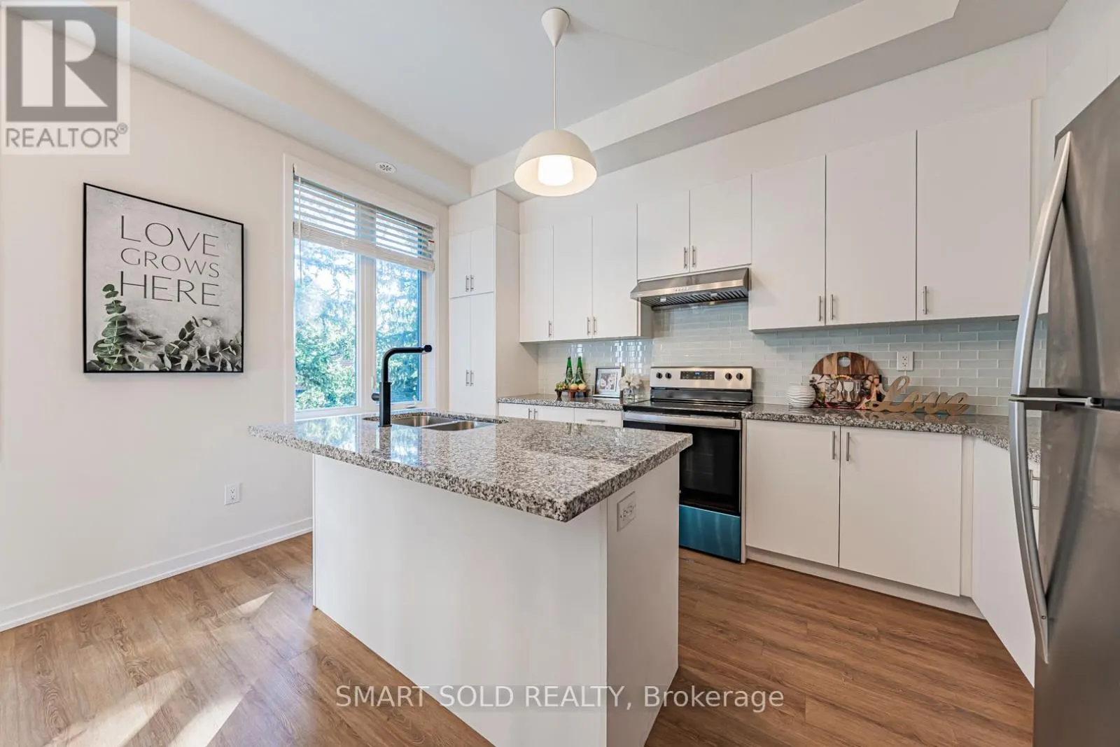 17 ARMILLO PLACE