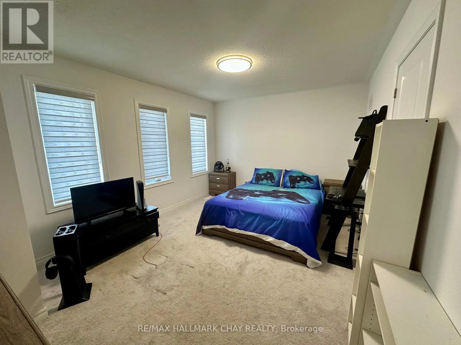 4 WAKEFIELD BOULEVARD